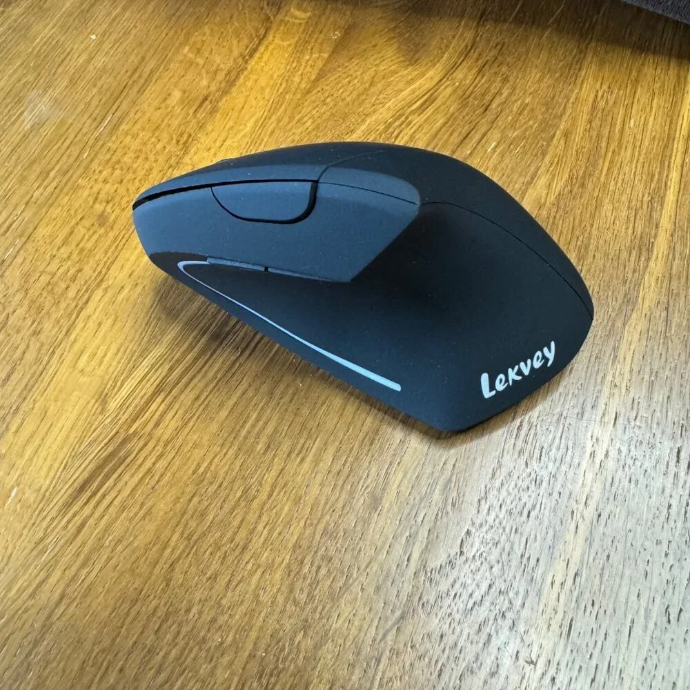 LEVKEY Wireless Ergonomic Mouse 2.4GHz Vertical Mouse Rechargeable Black NEW Box - Picture 3 of 8